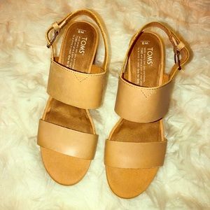 Toms Poppy Sandals in Honey Leather!!